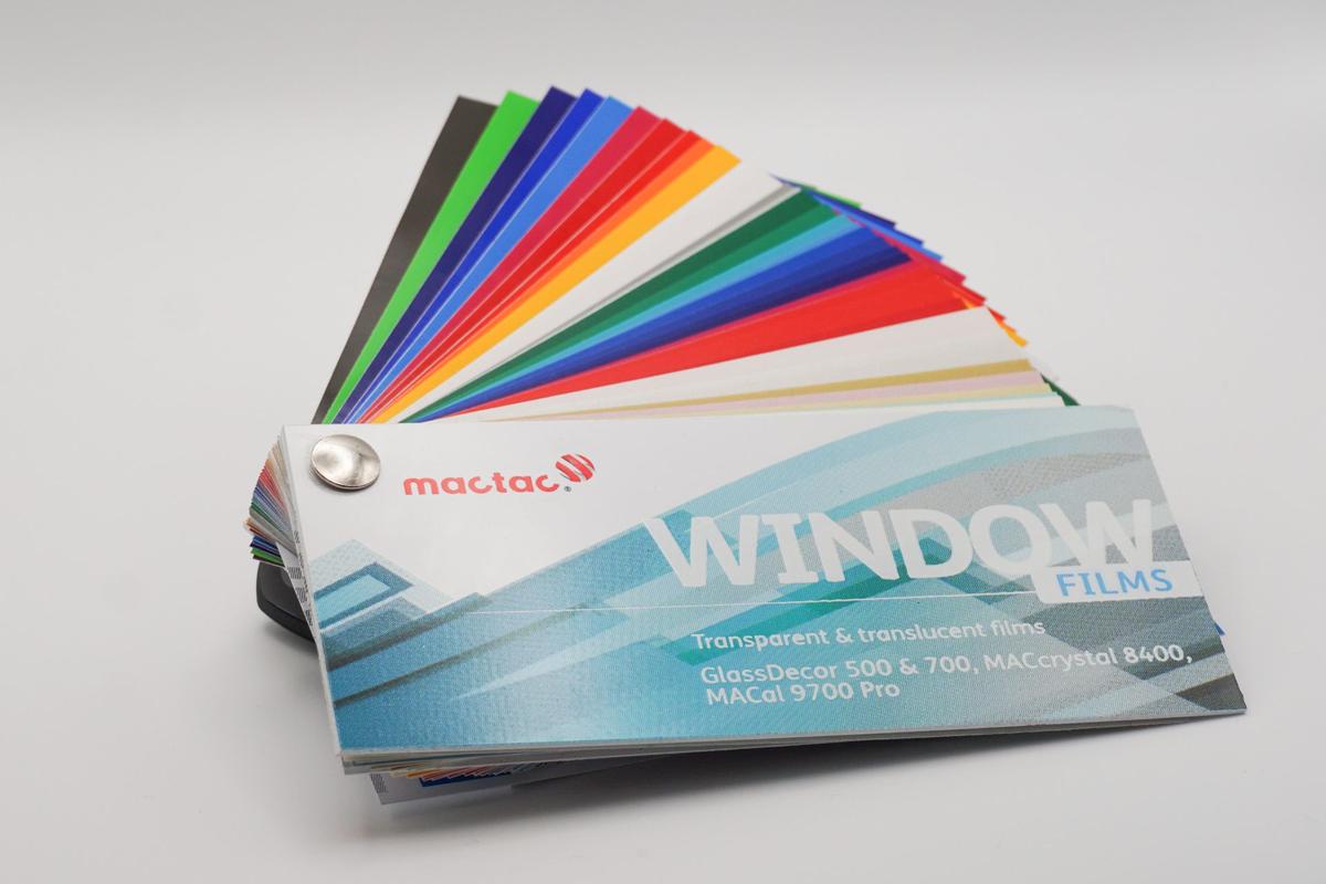 Foto1: Farbfächer Mactac WindowFilms