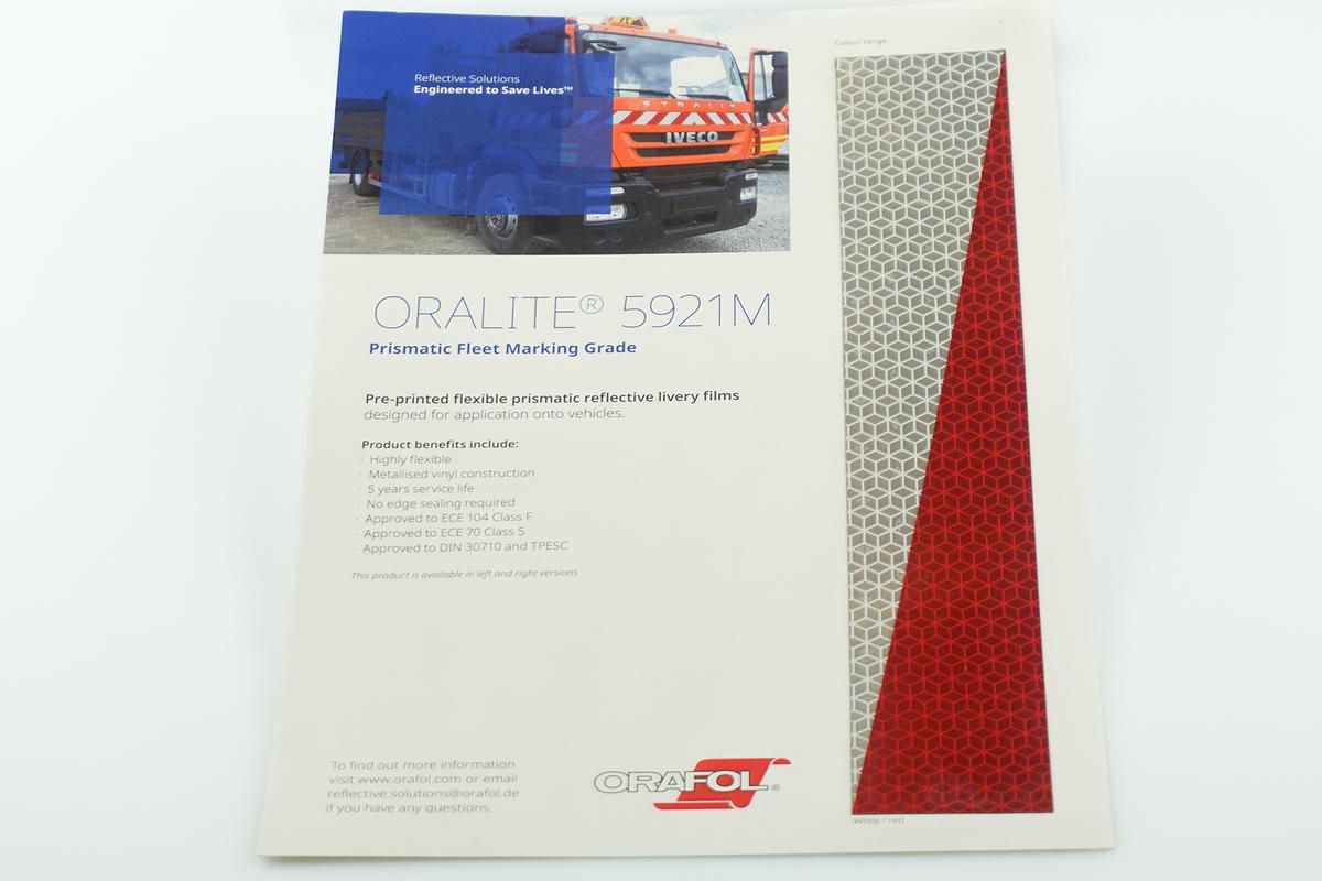 Foto1: Farbkarte Oralite 5921M