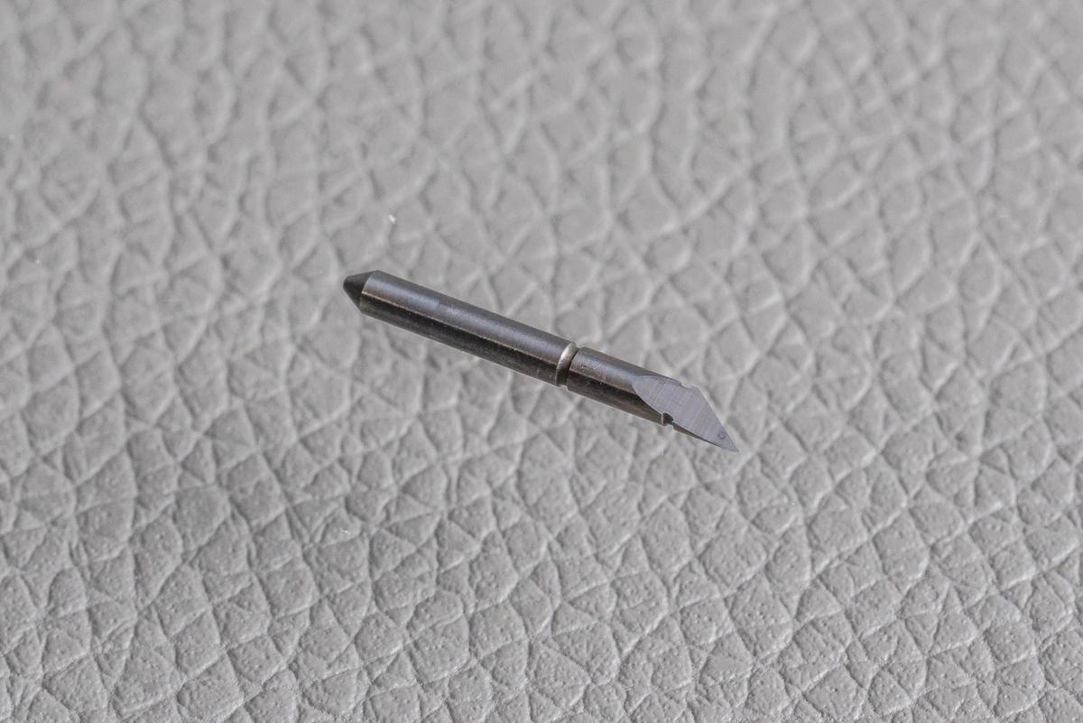 Foto1: profiwelt PROcut Schleppmesser für Summa 55° für 2 mm Messerhalter Messing
